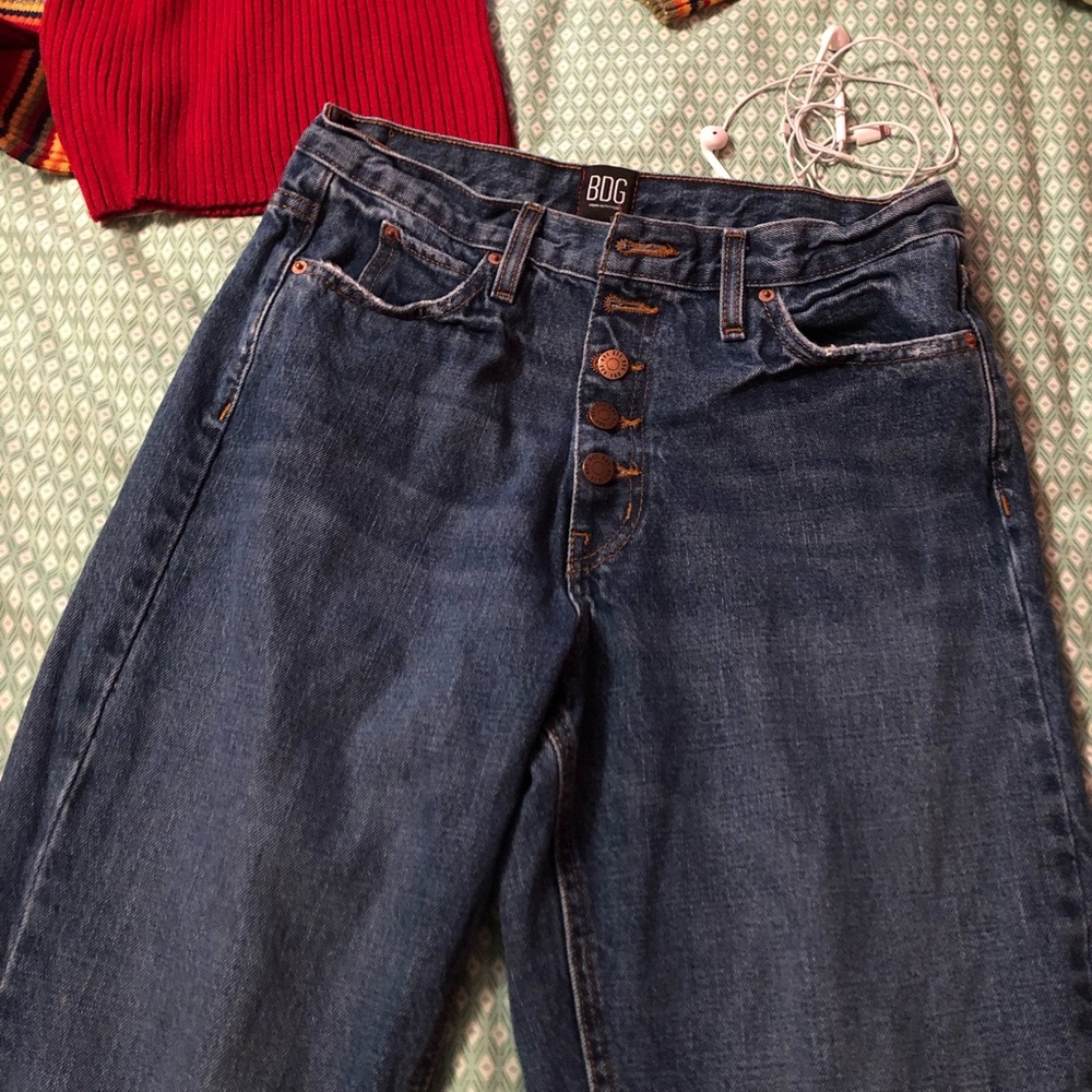 SUPER CUTE GREAT QUALITY URBAN OUTFITTERS BDG JEANS SIZE 28!!